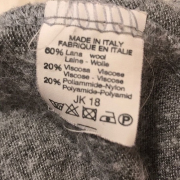 Brandy Melville Wool Blend V-Neck Sweater - Picture 4 of 4